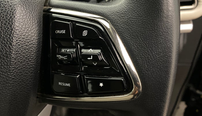 2024 Mahindra XUV700 AX 7 LUXURY D AT 7 STR, Diesel, Automatic, 28,342 km, Adaptive Cruise Control