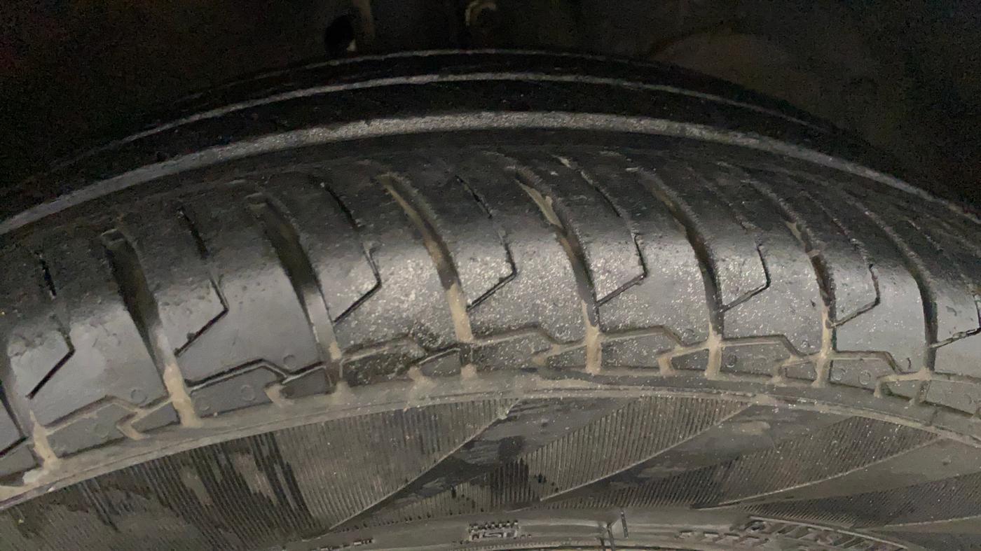 2024 Maruti Dzire ZXI CNG, CNG, Manual, 19,618 km, Right Front Tyre Tread