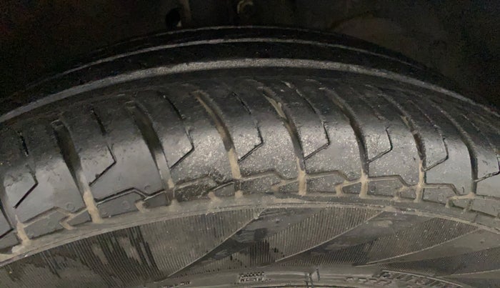 2024 Maruti Dzire ZXI CNG, CNG, Manual, 19,618 km, Right Front Tyre Tread