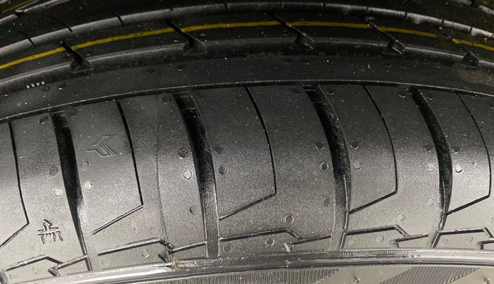 2021 Hyundai VENUE S 1.2, Petrol, Manual, 36,846 km, Right Rear Tyre Tread