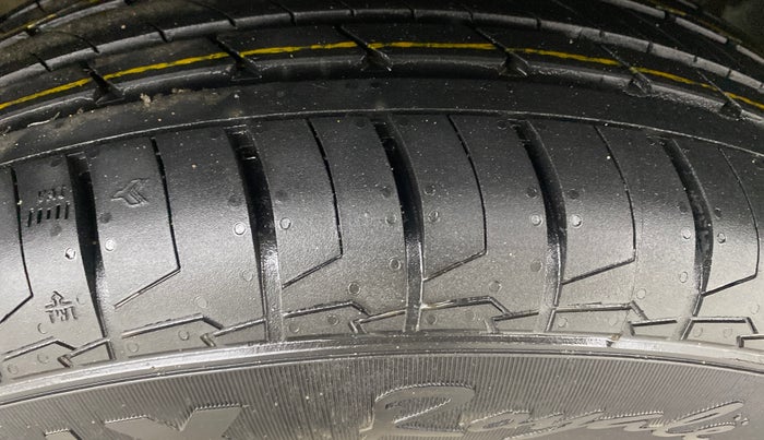 2021 Hyundai VENUE S 1.2, Petrol, Manual, 36,846 km, Right Front Tyre Tread