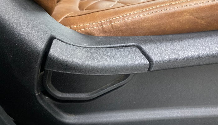 2021 Hyundai VENUE S 1.2, Petrol, Manual, 36,846 km, Driver Side Adjustment Panel