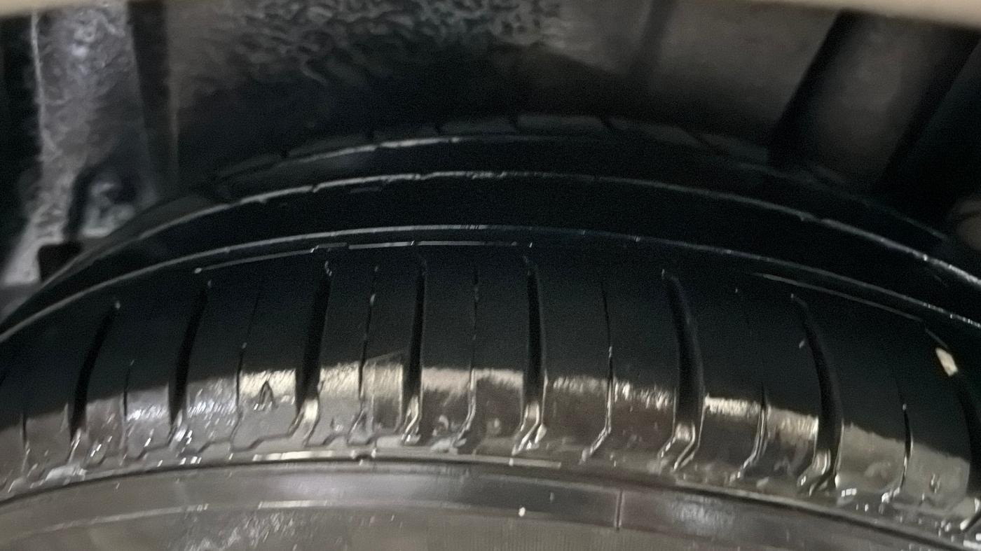 2018 Maruti Ertiga VXI, Petrol, Manual, 91,882 km, Left Rear Tyre Tread