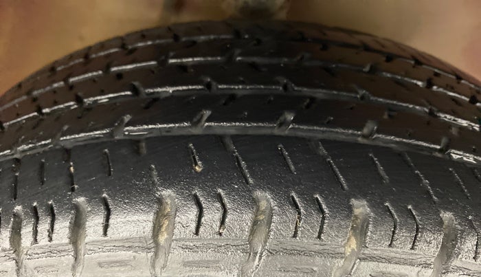 2014 Maruti Alto K10 VXI P, Petrol, Manual, 24,041 km, Right Front Tyre Tread