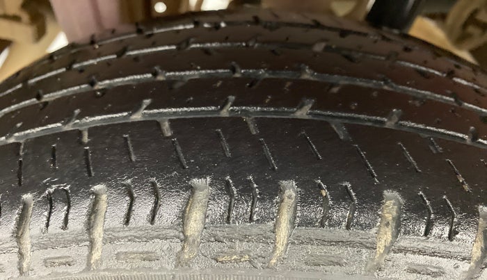 2014 Maruti Alto K10 VXI P, Petrol, Manual, 24,041 km, Right Rear Tyre Tread