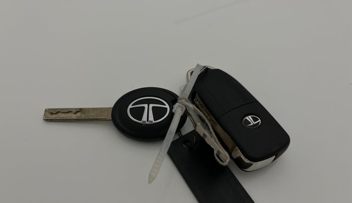 2022 Tata Tiago XZA PLUS PETROL, Petrol, Automatic, 74,079 km, Key Close Up