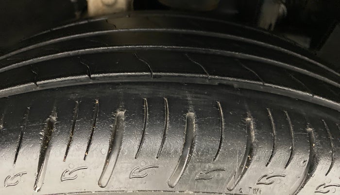 2018 Mahindra MARAZZO M2 8 STR, Diesel, Manual, 24,686 km, Right Front Tyre Tread
