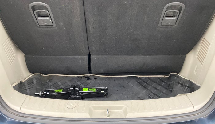 2018 Mahindra MARAZZO M2 8 STR, Diesel, Manual, 24,686 km, Boot Inside