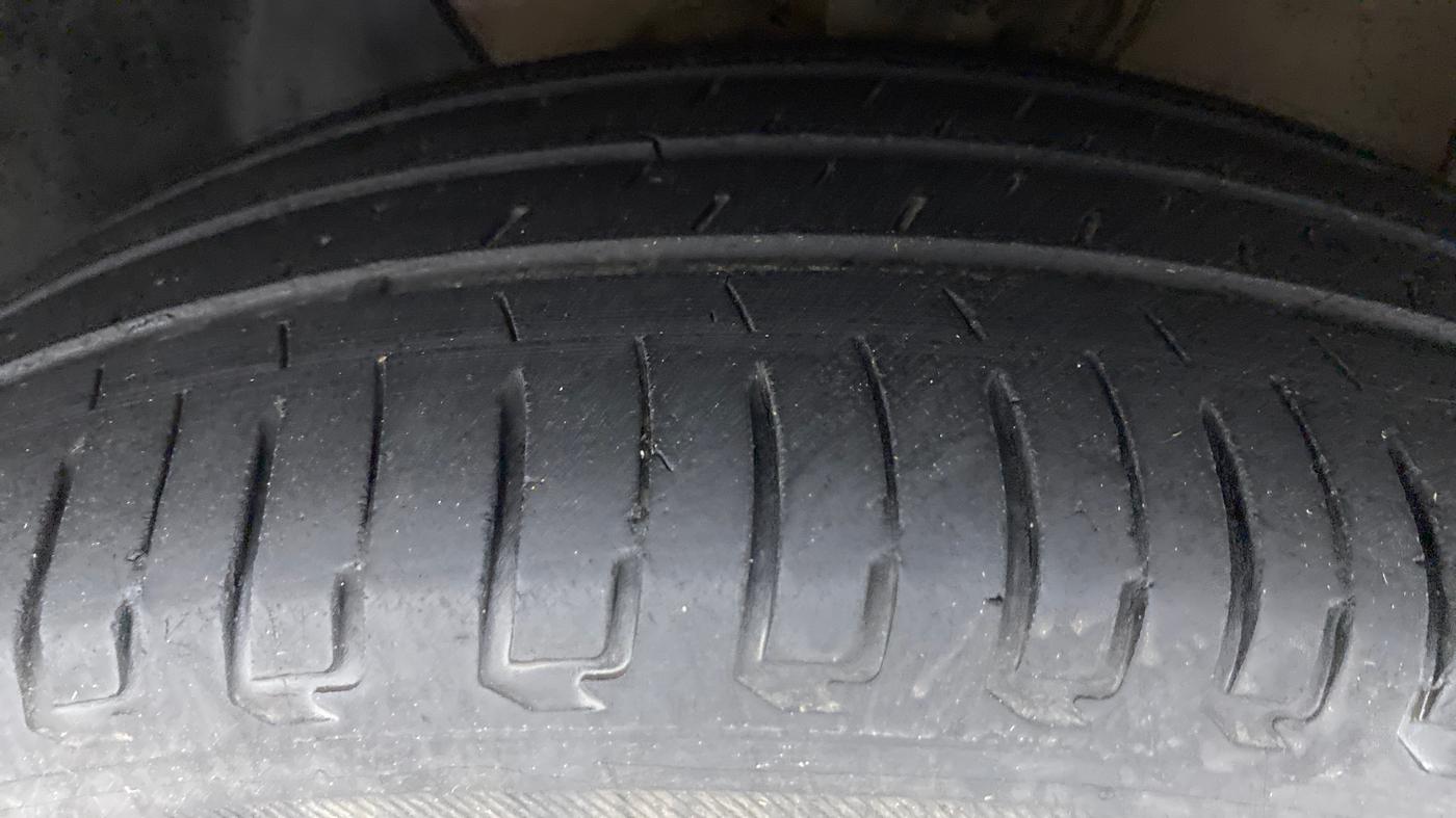2020 Hyundai NEW I20 MAGNA 1.5 MT, Diesel, Manual, 54,062 km, Left Front Tyre Tread
