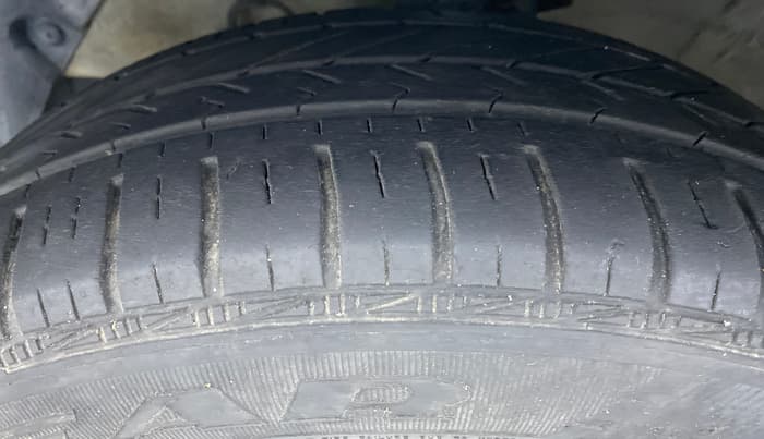 2013 Hyundai Grand i10 MAGNA 1.2 VTVT, Petrol, Manual, 30,434 km, Left Front Tyre Tread