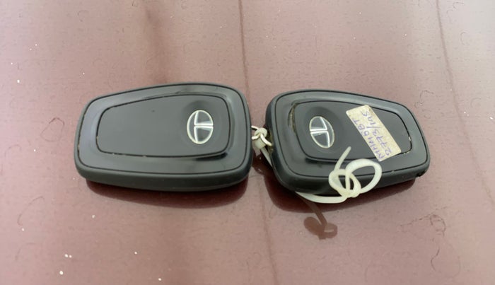 2020 Tata TIGOR XZ PETROL, CNG, Manual, 51,363 km, Key Close Up
