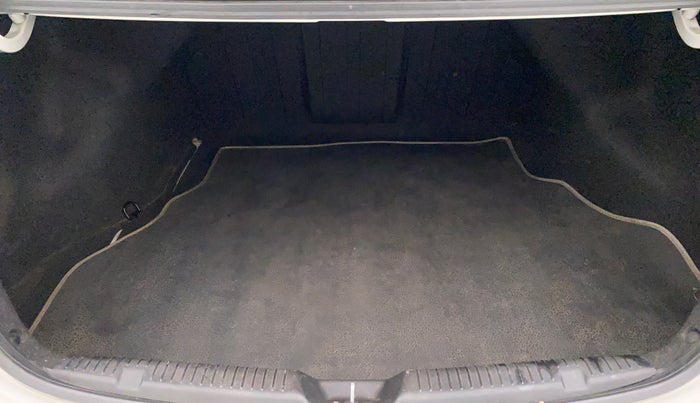 2014 Hyundai New Elantra 1.8 SX MT VTVT, Petrol, Manual, 21,460 km, Boot Inside