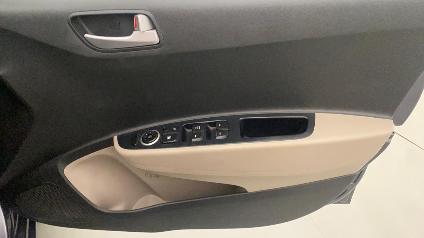 2018 Hyundai Grand i10 SPORTZ 1.2 KAPPA VTVT, Petrol, Manual, 32,393 km, Driver Side Door Panels Control