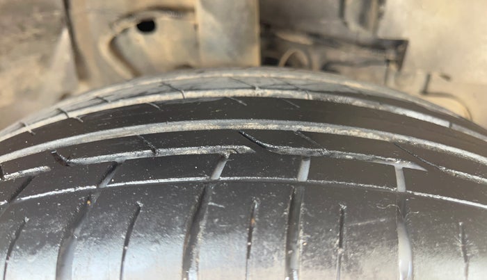 2023 Tata NEXON XM SUNROOF PETROL, Petrol, Manual, 35,110 km, Right Front Tyre Tread