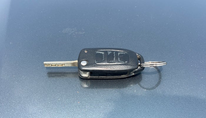 2023 Tata NEXON XM SUNROOF PETROL, Petrol, Manual, 35,110 km, Key Close Up