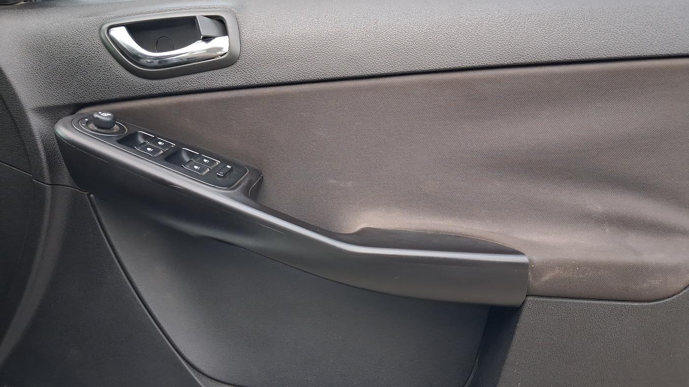 2016 Tata Zest XM PETROL, CNG, Manual, 97,394 km, Driver Side Door Panels Control