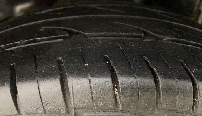 2013 Hyundai Eon ERA +, Petrol, Manual, 22,082 km, Left Rear Tyre Tread