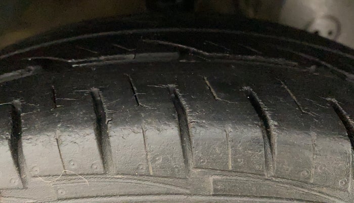 2013 Hyundai Eon ERA +, Petrol, Manual, 22,082 km, Right Front Tyre Tread