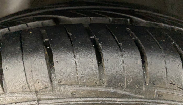 2013 Hyundai Eon ERA +, Petrol, Manual, 22,082 km, Left Front Tyre Tread