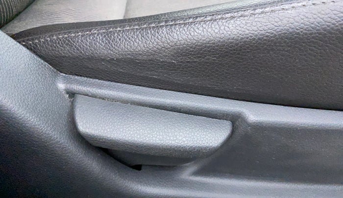 2013 Hyundai Eon ERA +, Petrol, Manual, 22,082 km, Driver Side Adjustment Panel