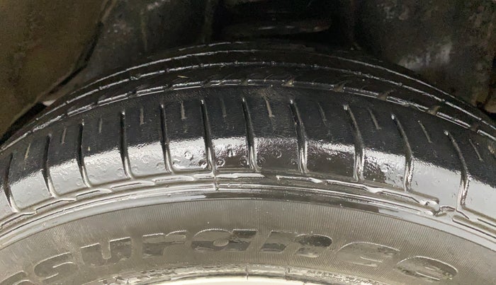 2016 Toyota Innova Crysta 2.7 GX 8 STR, Petrol, Manual, 63,854 km, Right Front Tyre Tread