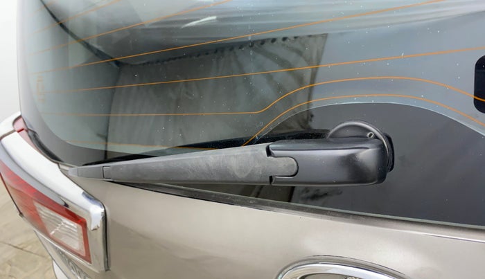 2016 Toyota Innova Crysta 2.7 GX 8 STR, Petrol, Manual, 63,854 km, Rear Wiper