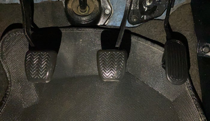 2016 Toyota Innova Crysta 2.7 GX 8 STR, Petrol, Manual, 63,854 km, Pedals