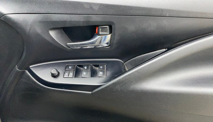 2016 Toyota Innova Crysta 2.7 GX 8 STR, Petrol, Manual, 63,854 km, Driver Side Door Panels Control