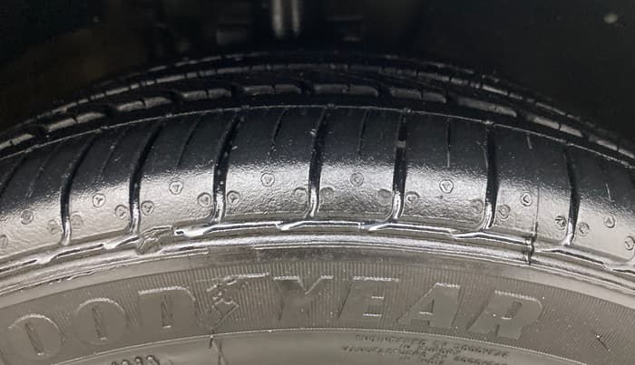 2018 Skoda Rapid STYLE 1.6 MPI, Petrol, Manual, 66,758 km, Right Front Tyre Tread