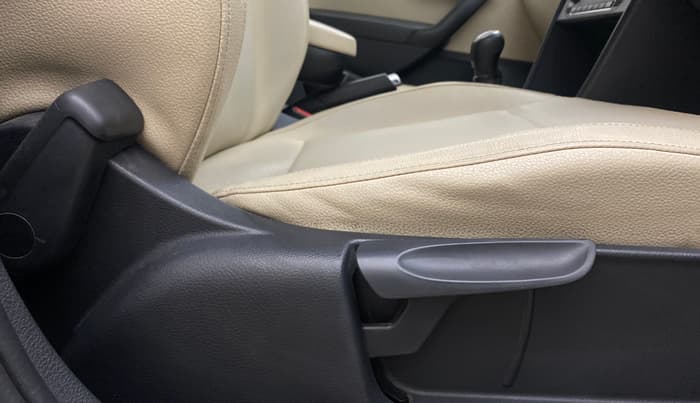 2018 Skoda Rapid STYLE 1.6 MPI, Petrol, Manual, 66,758 km, Driver Side Adjustment Panel