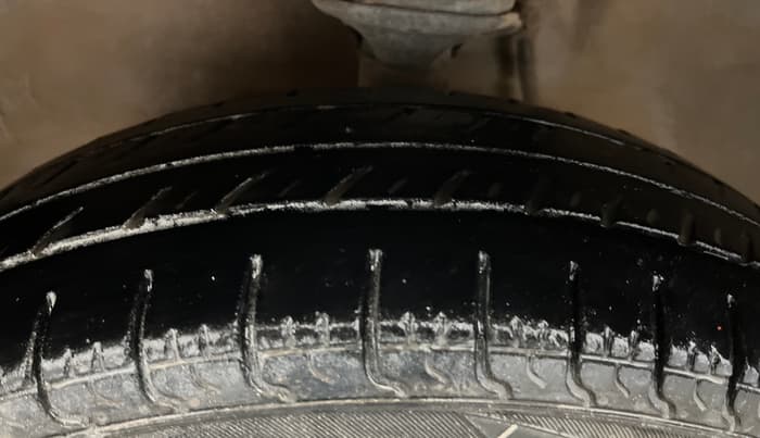 2015 Maruti Alto 800 VXI, Petrol, Manual, 83,851 km, Left Front Tyre Tread