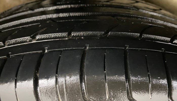 2016 Honda City 1.5L I-VTEC VX, Petrol, Manual, 1,18,333 km, Right Rear Tyre Tread