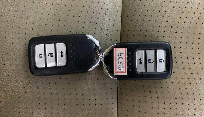 2016 Honda City 1.5L I-VTEC VX, Petrol, Manual, 1,18,333 km, Key Close Up