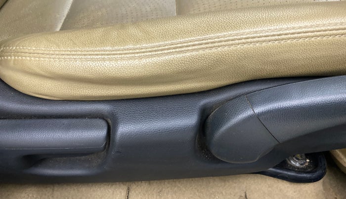 2016 Honda City 1.5L I-VTEC VX, Petrol, Manual, 1,18,333 km, Driver Side Adjustment Panel