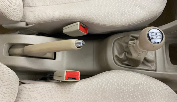 2014 Maruti Swift Dzire VXI, Petrol, Manual, 1,07,296 km, Gear Lever