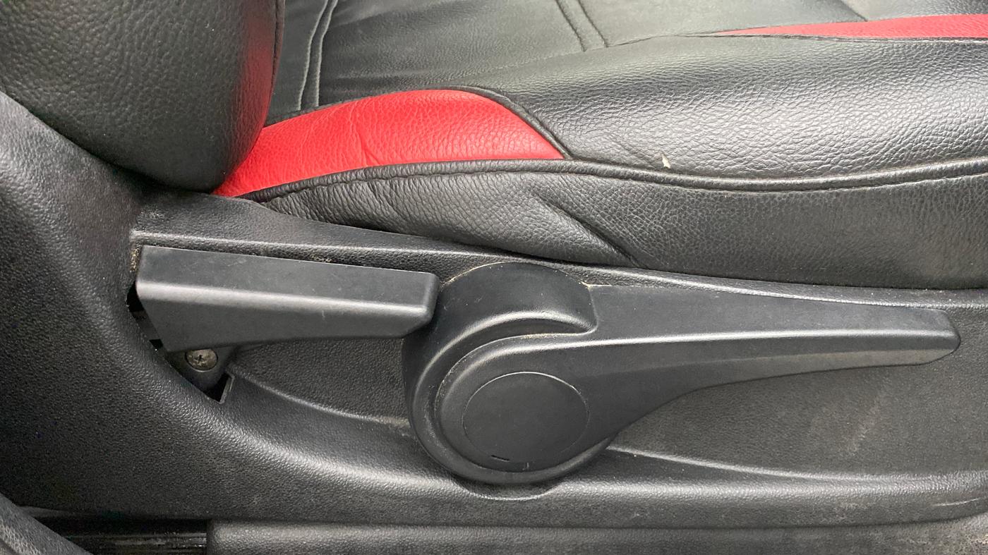 2017 Tata Tiago XZ 1.2 REVOTRON, Petrol, Manual, 24,330 km, Driver Side Adjustment Panel