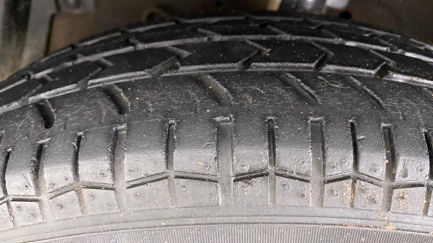 2017 Maruti Swift VXI D, Petrol, Manual, 54,792 km, Left Front Tyre Tread