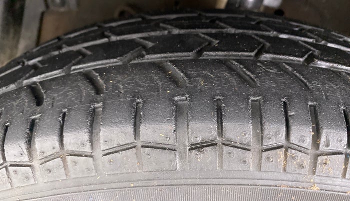 2017 Maruti Swift VXI D, Petrol, Manual, 54,792 km, Left Front Tyre Tread