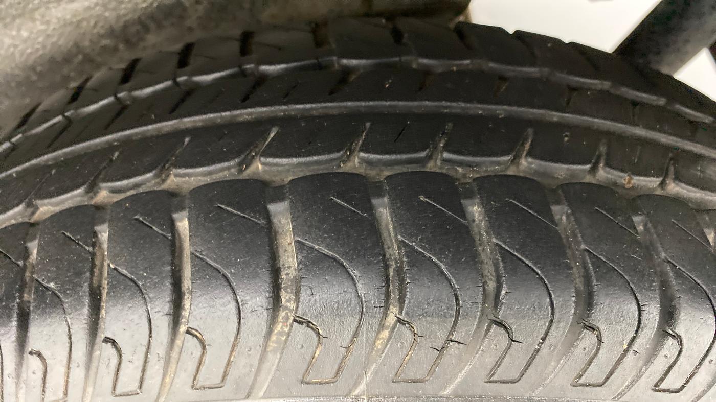 2015 Maruti Wagon R 1.0 VXI, Petrol, Manual, 21,757 km, Left Rear Tyre Tread