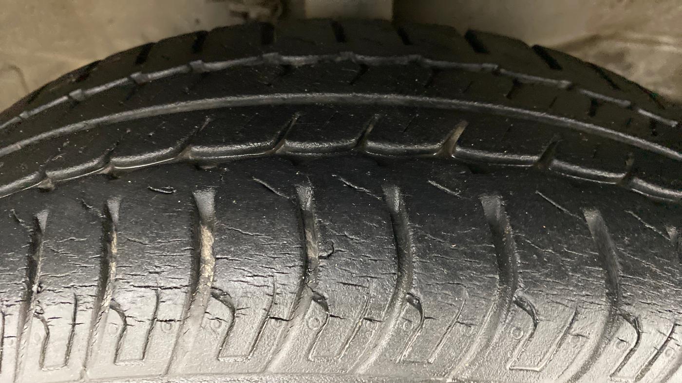 2015 Maruti Wagon R 1.0 VXI, Petrol, Manual, 21,757 km, Right Front Tyre Tread
