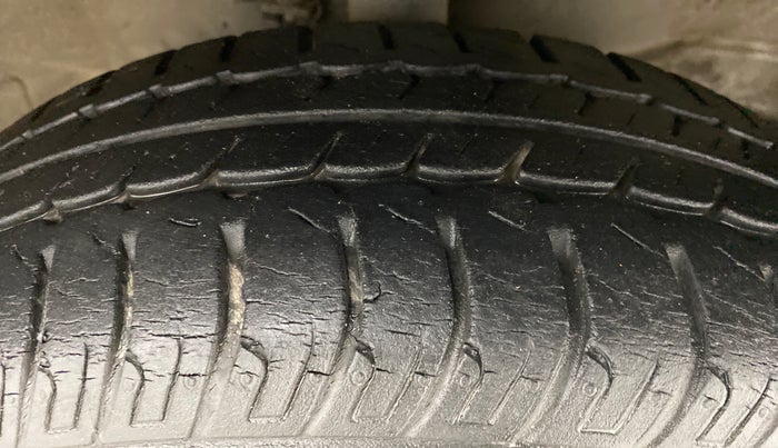 2015 Maruti Wagon R 1.0 VXI, Petrol, Manual, 21,757 km, Right Front Tyre Tread