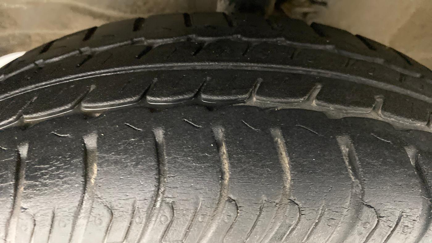 2015 Maruti Wagon R 1.0 VXI, Petrol, Manual, 21,757 km, Left Front Tyre Tread