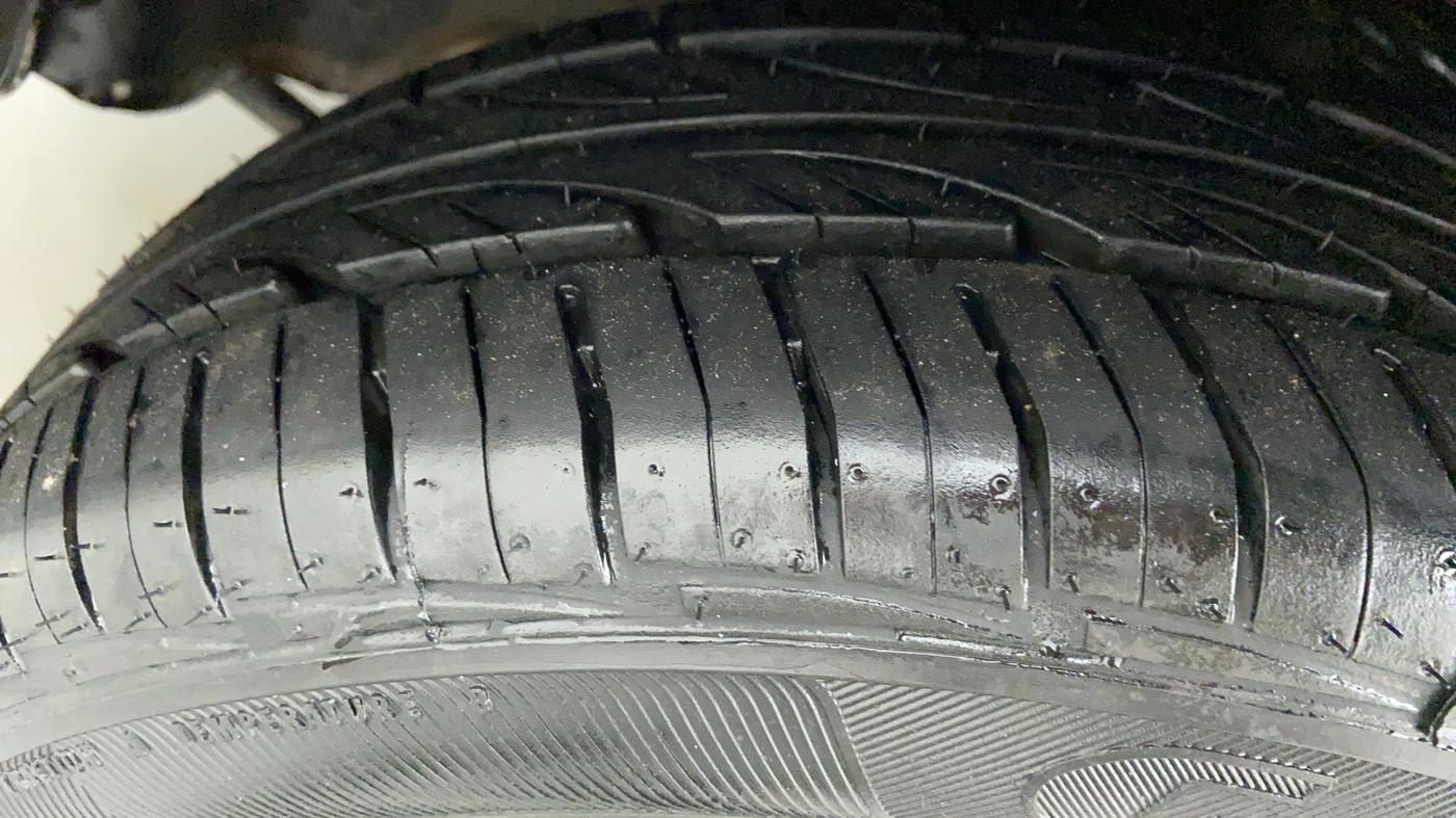 2017 Maruti Alto 800 LXI, Petrol, Manual, 46,575 km, Left Front Tyre Tread