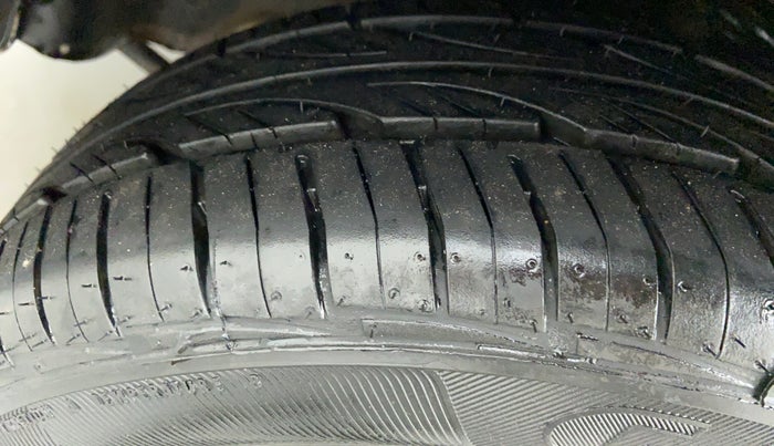 2017 Maruti Alto 800 LXI, Petrol, Manual, 46,575 km, Left Front Tyre Tread