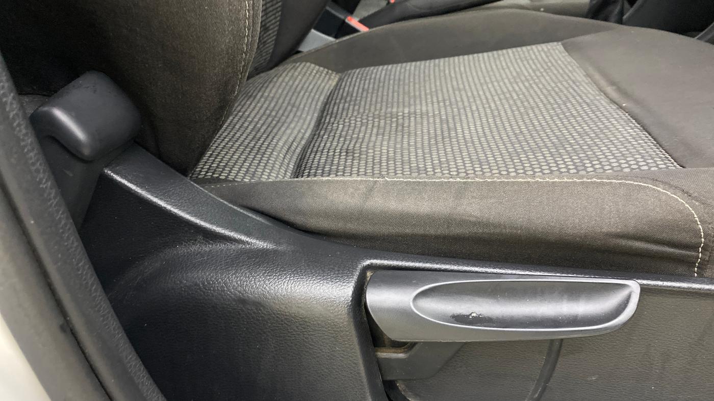 2018 Volkswagen Polo COMFORTLINE 1.2L, Petrol, Manual, 83,649 km, Driver Side Adjustment Panel