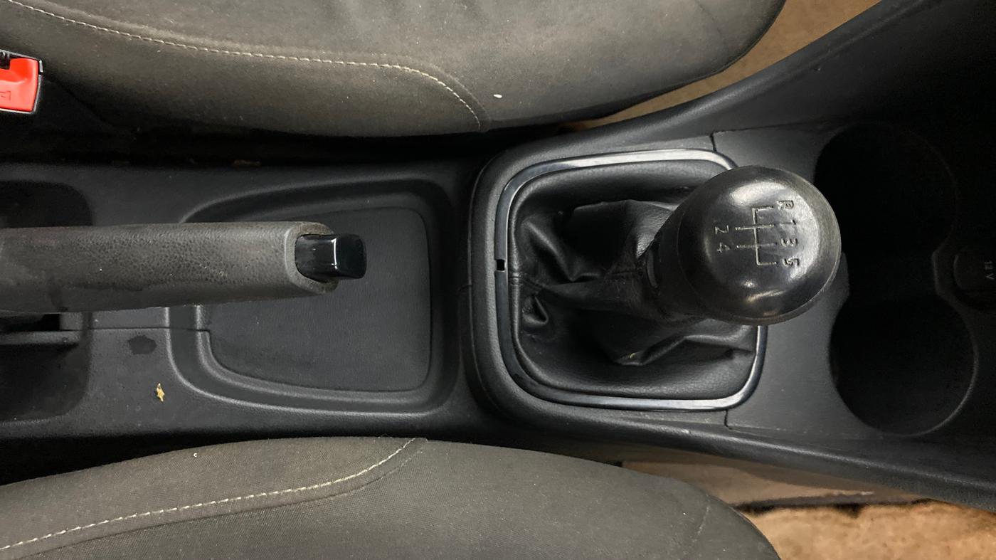 2018 Volkswagen Polo COMFORTLINE 1.2L, Petrol, Manual, 83,649 km, Gear Lever