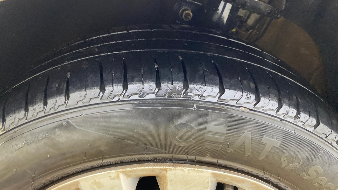 2018 Volkswagen Polo COMFORTLINE 1.2L, Petrol, Manual, 83,649 km, Left Front Tyre Tread