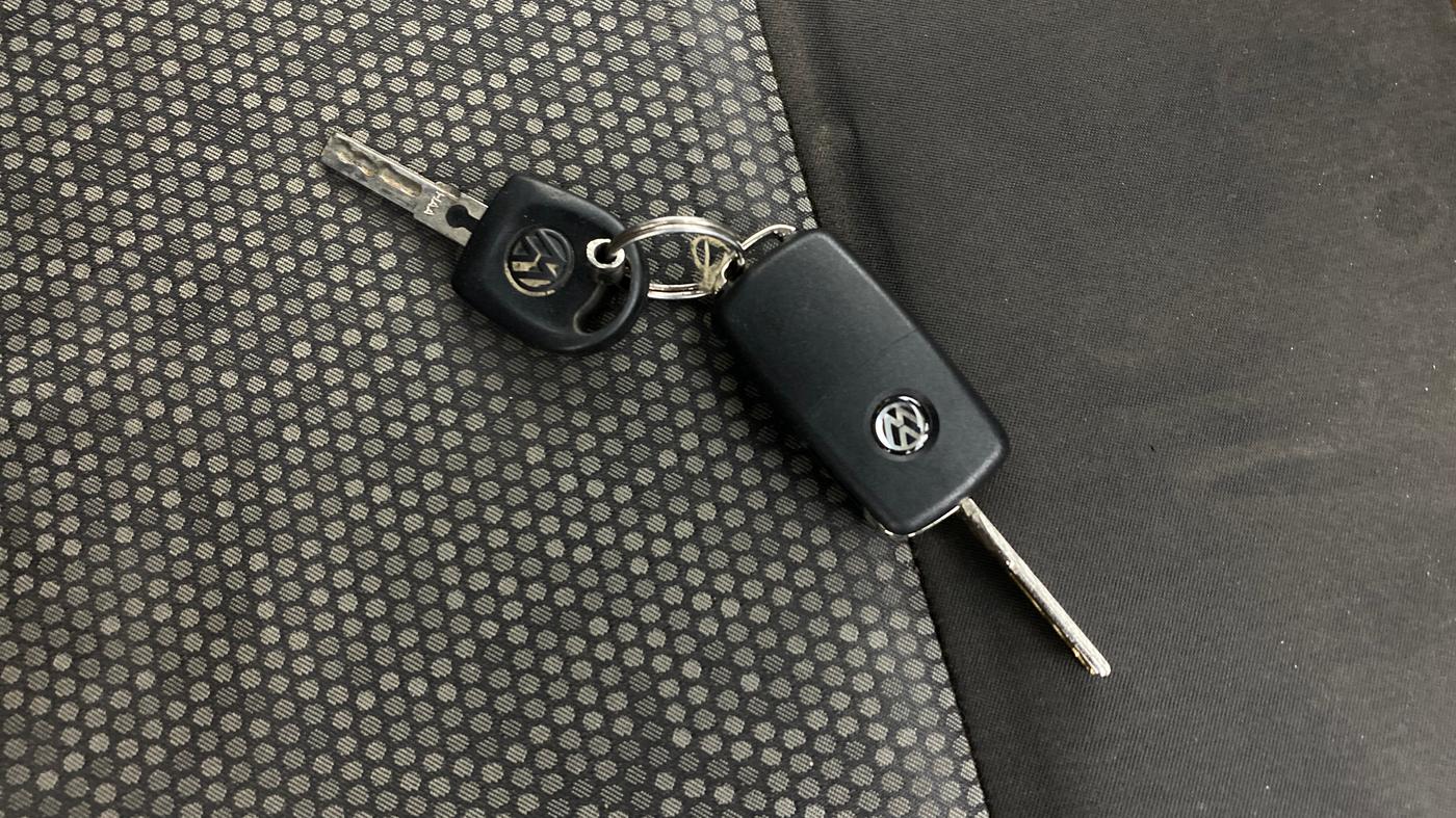 2018 Volkswagen Polo COMFORTLINE 1.2L, Petrol, Manual, 83,649 km, Key Close Up