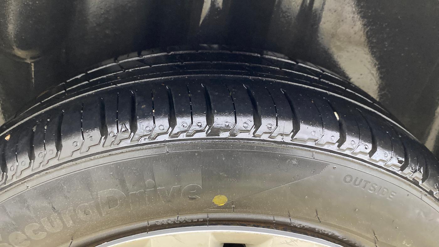 2018 Volkswagen Polo COMFORTLINE 1.2L, Petrol, Manual, 83,649 km, Right Rear Tyre Tread