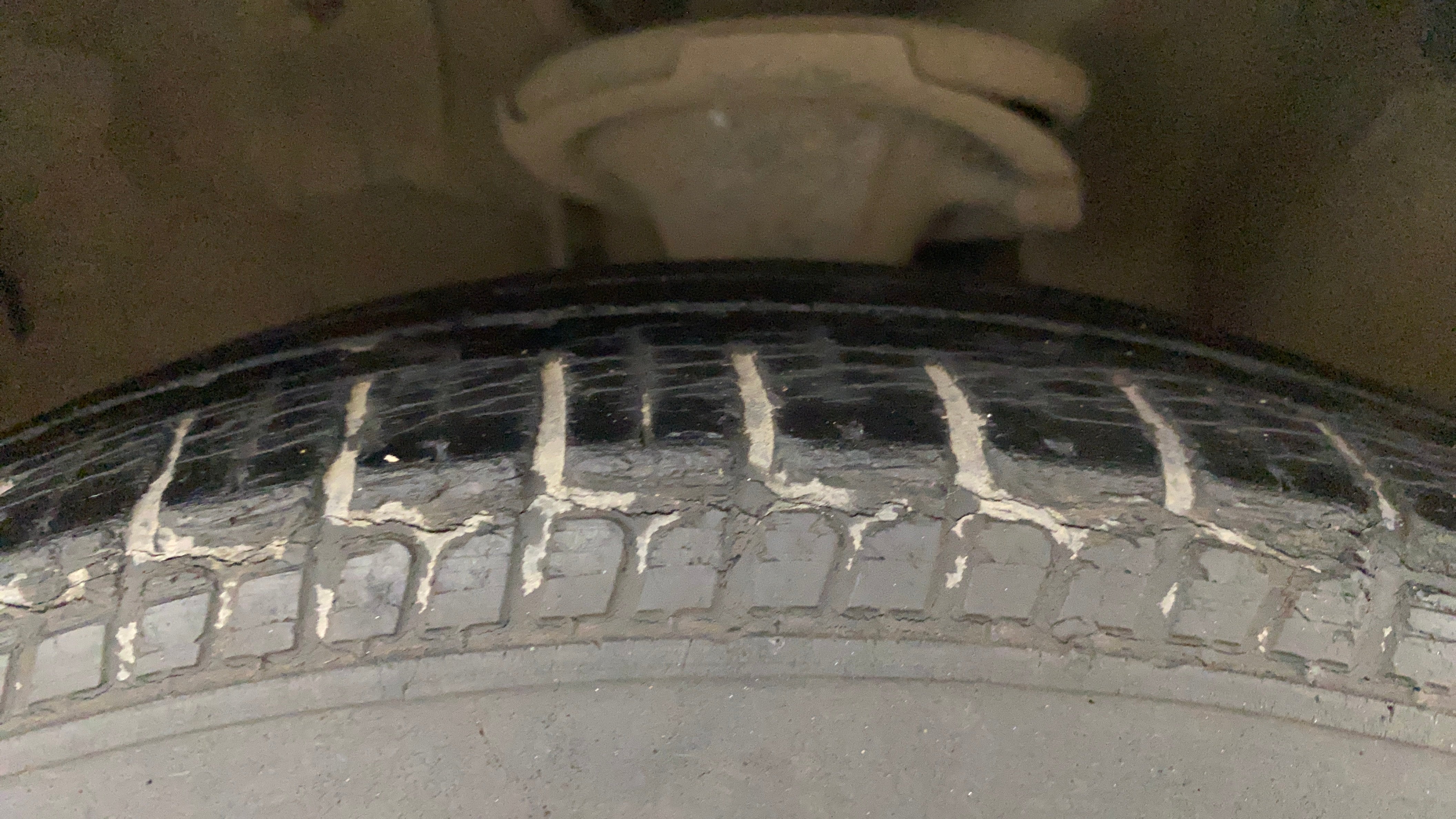 camera-Left-Front-Tyre-Tread